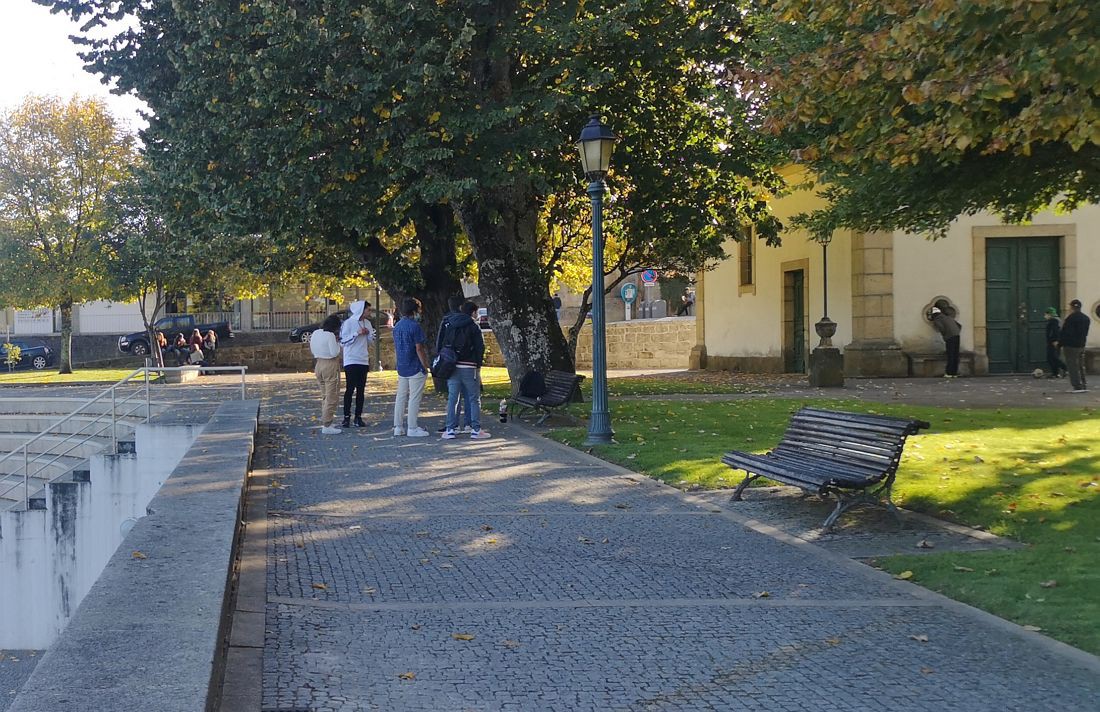 Poemas de amor em balões assinalam o São Valentim em Alijó