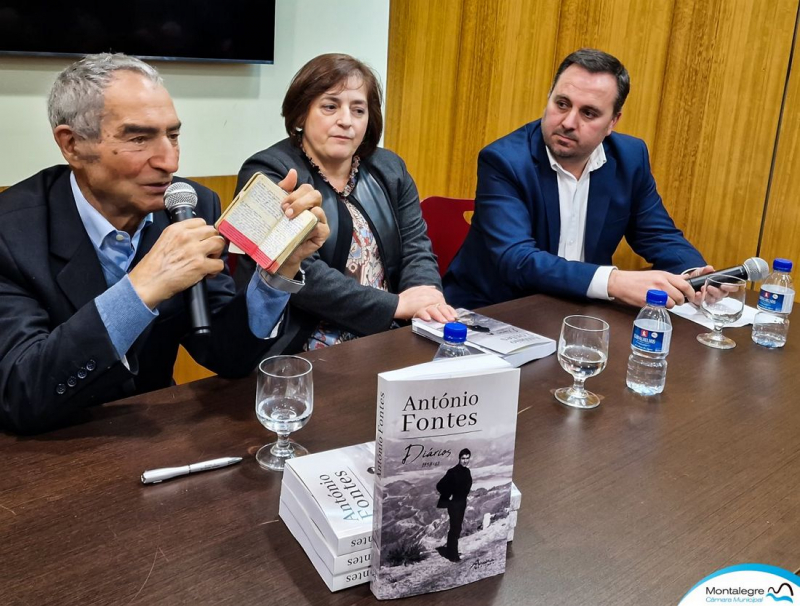 Padre Fontes celebra aniversário com livro