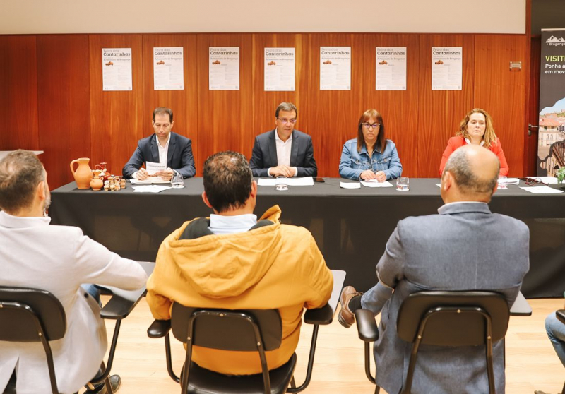 A tradição regressa ao centro histórico de Bragança, com a Feira das Cantarinhas