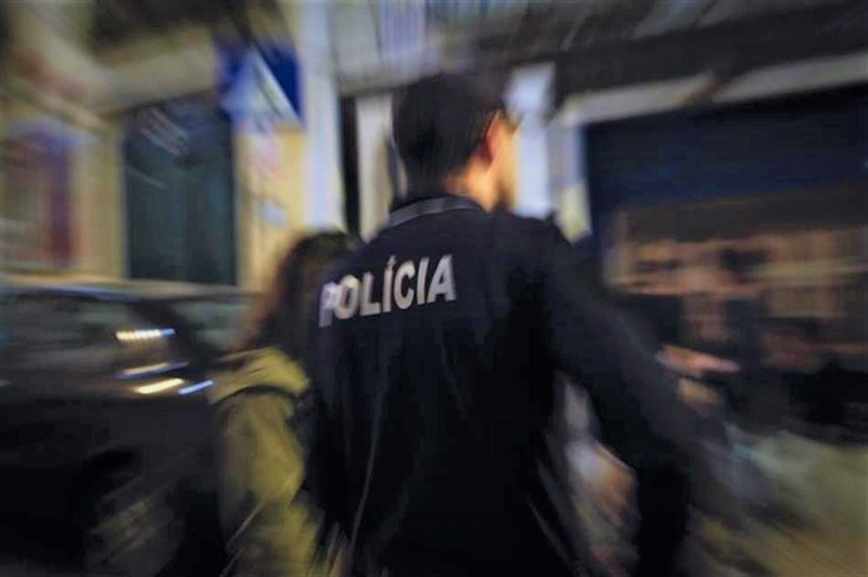 Homem de 21 anos detido por suspeita de tráfico de droga