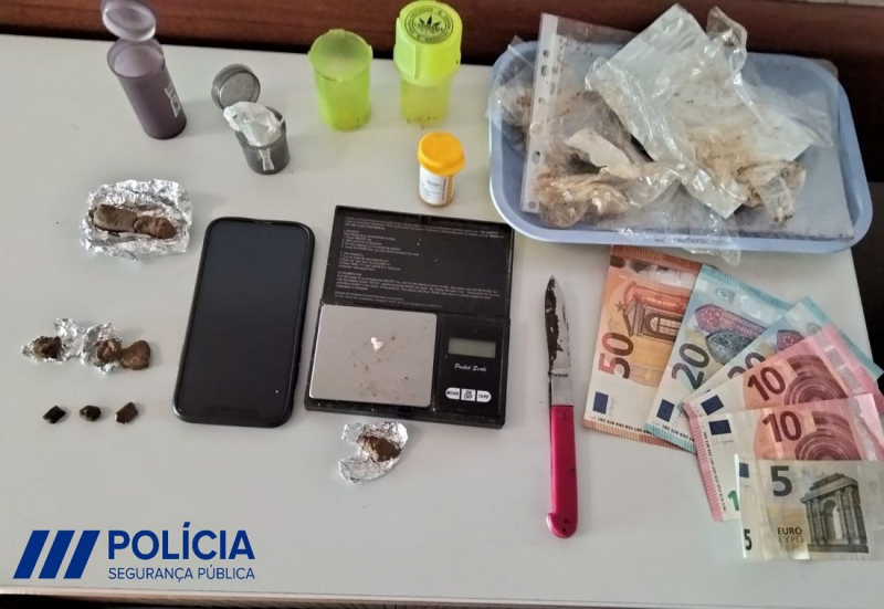 PSP deteve um homem de 22 anos por suspeita do tráfico de droga