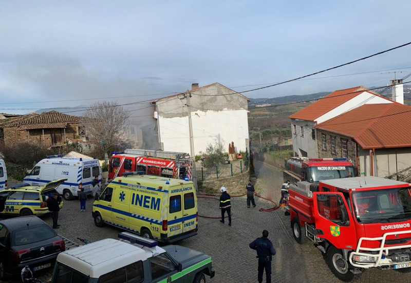 Incêndio habitacional desaloja seis pessoas