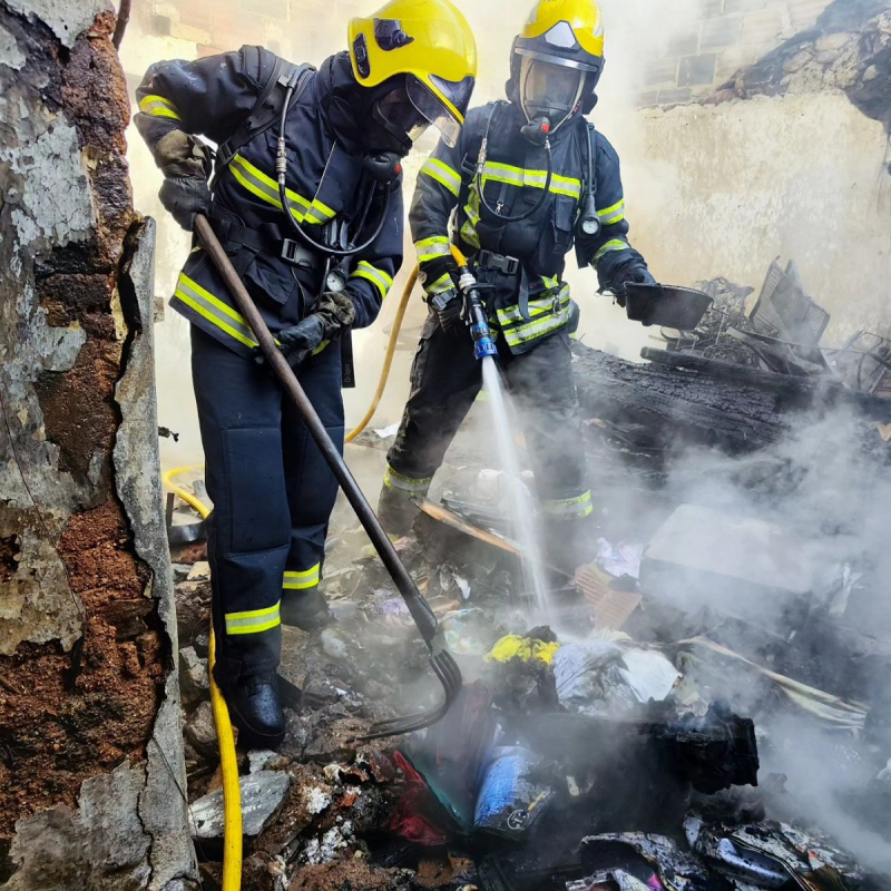 Família desalojada em incêndio no concelho de Mirandela