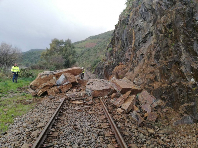 Linha do Douro suspensa entre Tua e Régua devido a deslizamento de pedras