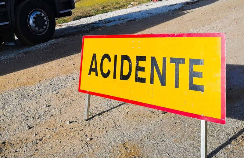 Quatro feridos, dois em estado grave, em acidente rodoviário