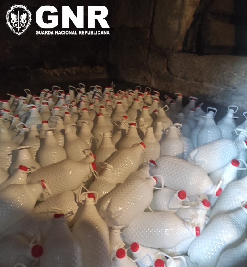 GNR apreendeu 5.700 litros de aguardente em Mondim de Basto