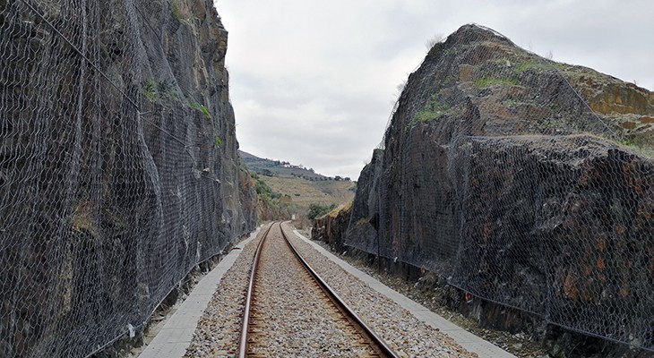 Concluída intervenção em muro de suporte na Linha do Douro