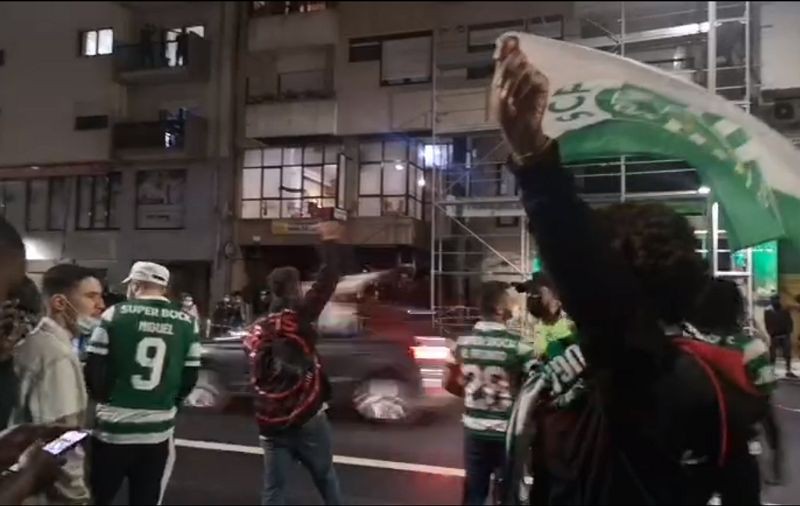 Dezenas saem à rua em Bragança e Mirandela para festejar título dos leões