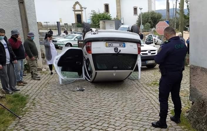 Capotamento em São Pedro de Veiga de Lila