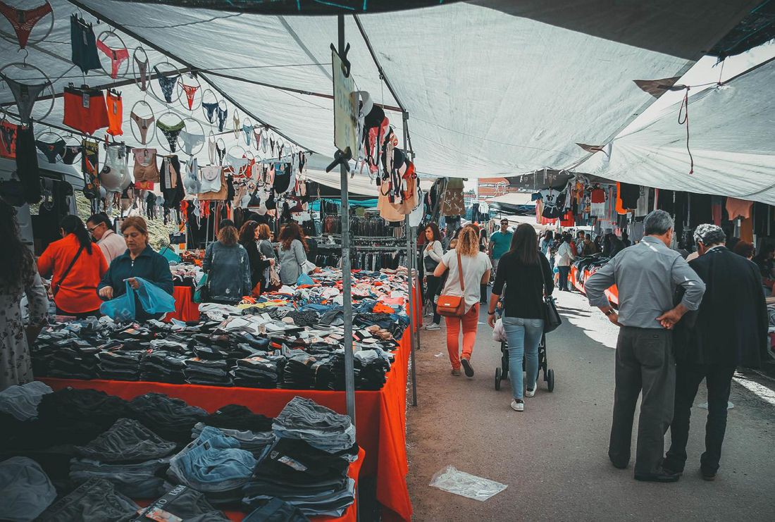 Bragança continua a realizar a feira semanal