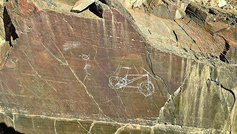 Acusados de vandalizarem gravura rupestre em Foz Côa confessam crime em tribunal