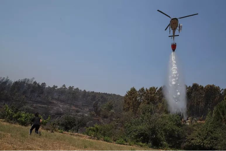 Incêndio que deflagrou na quinta-feira na Adeganha dado como dominado