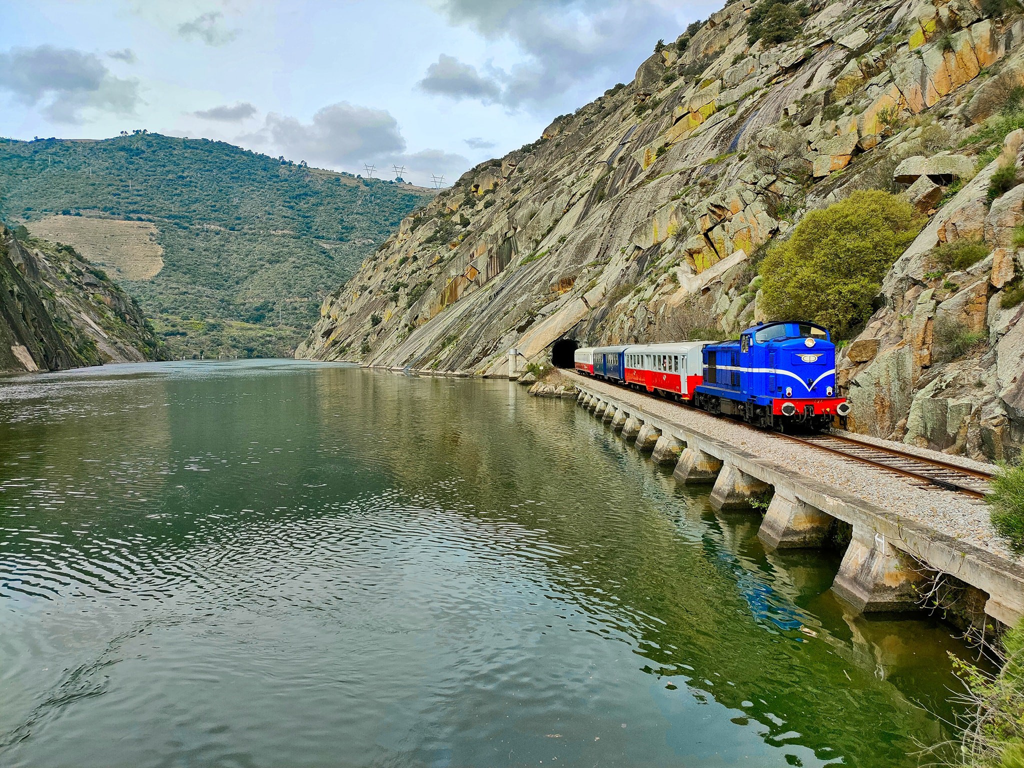 Autorizados 112 ME para as linhas do Norte e Douro incluindo eletrificação até à Régua