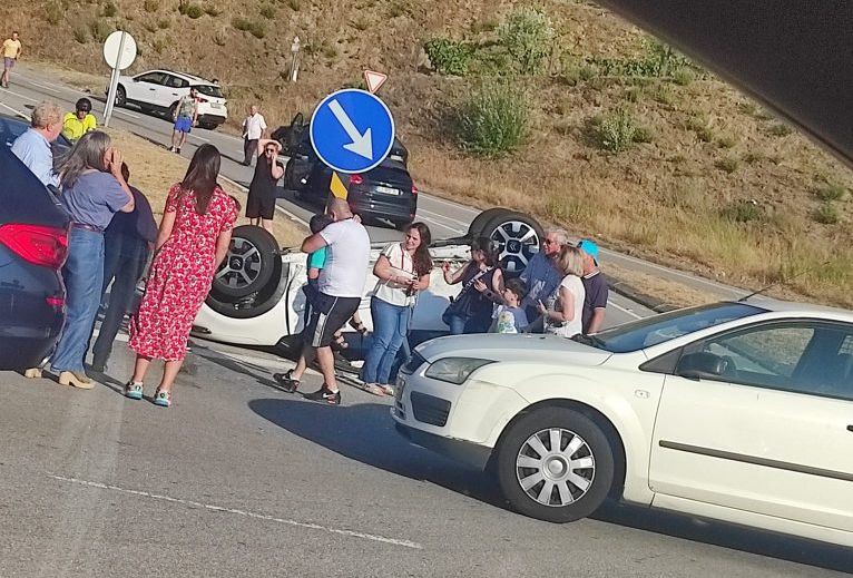 Cinco feridos em colisão na Estrada Nacional 2 (EN2)