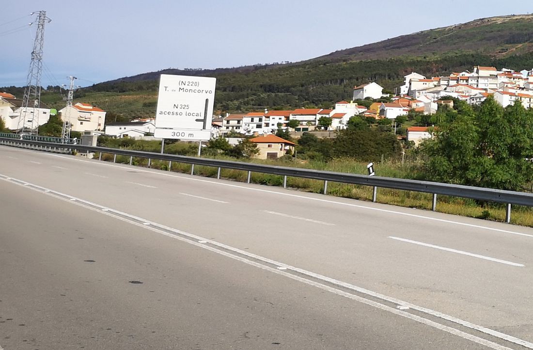 Despiste provoca quatro feridos com duas crianças em estado grave