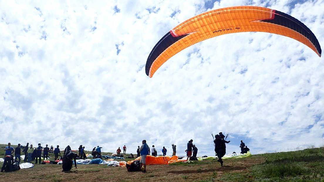 Homem em estado grave após queda de parapente no Larouco