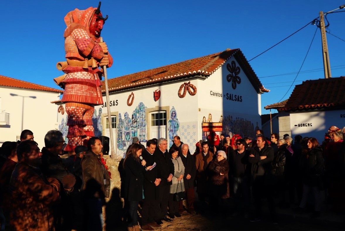 Escultura do Careto de Salsas e Painel de Azulejos inaugurados em Salsas