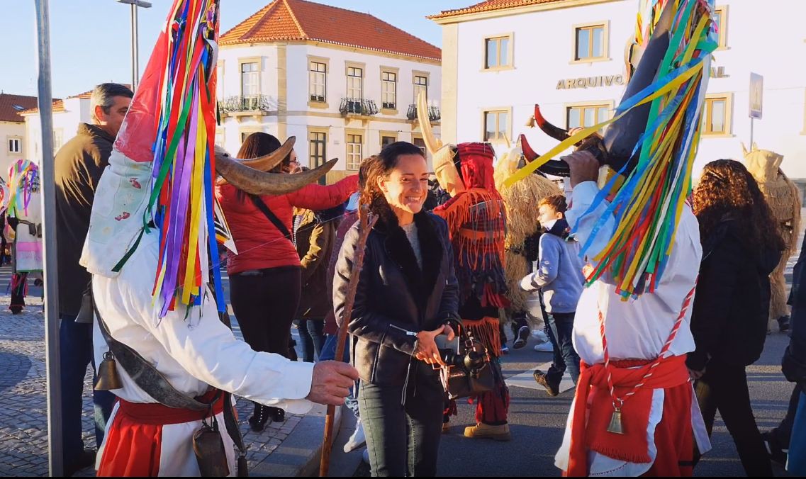 Os caretos saem à rua em Mogadouro num desfile ibérico