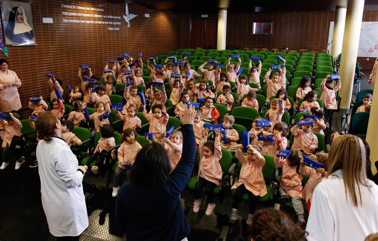 Mais 73 crianças a “Sorrir Branquinho”