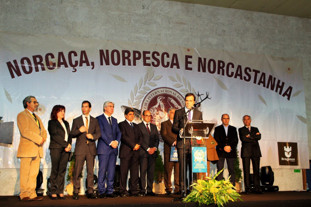 Feira Internacional do Norte recebe sábado a fadista Cuca Roseta