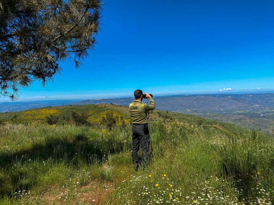 GNR e bombeiros fazem buscas por homem de 80 anos em Montalegre