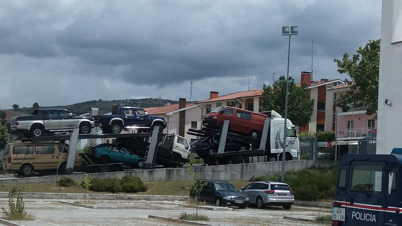 Polícia apreendeu em Mirandela camião com viaturas furtadas