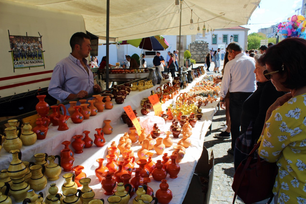 Dezenas de milhares de pessoas “invadiram” a Feira das Cantarinhas 