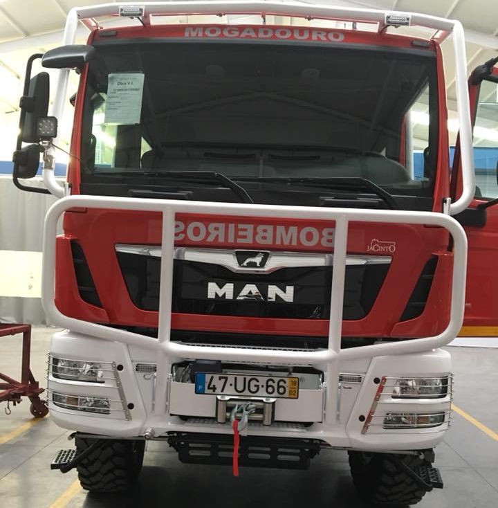 Bombeiros de Mogadouro reforçam frota com viatura que custou 156 mil euros