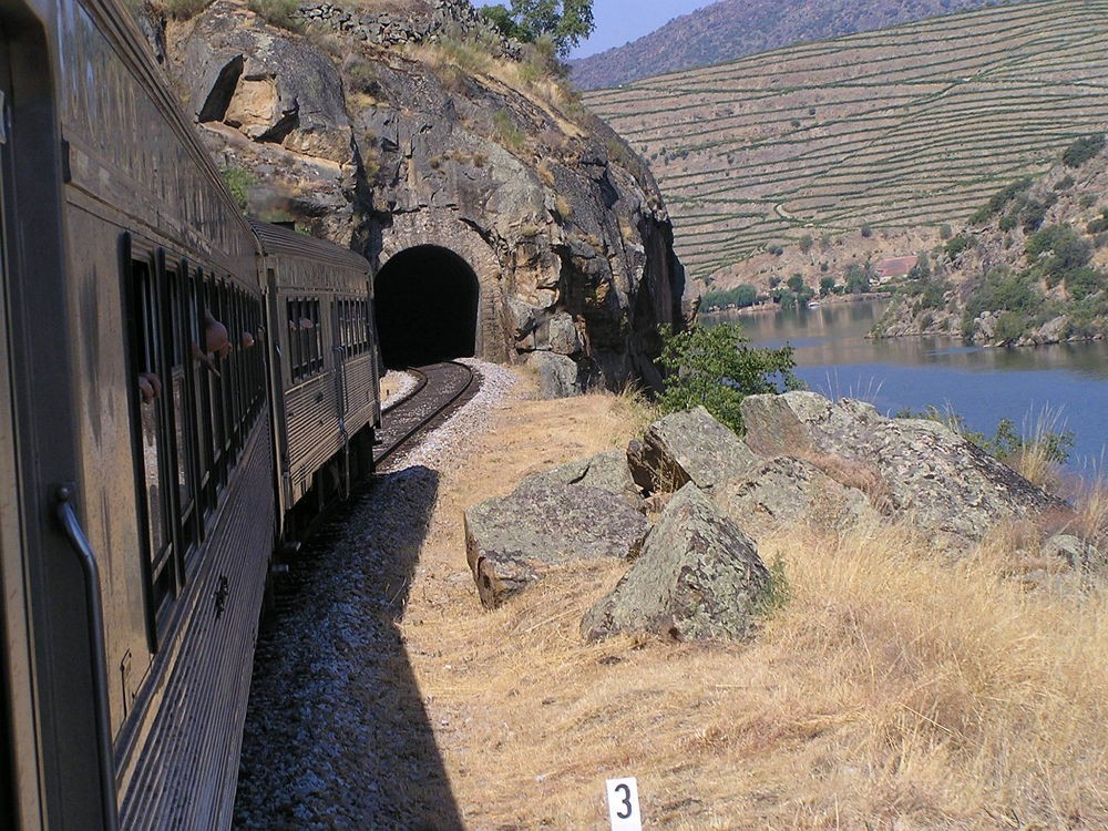 Circulação restabelecida na linha do Douro