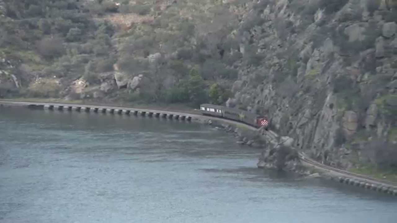 Descarrilamento interrompe tráfego ferroviário na linha do Douro