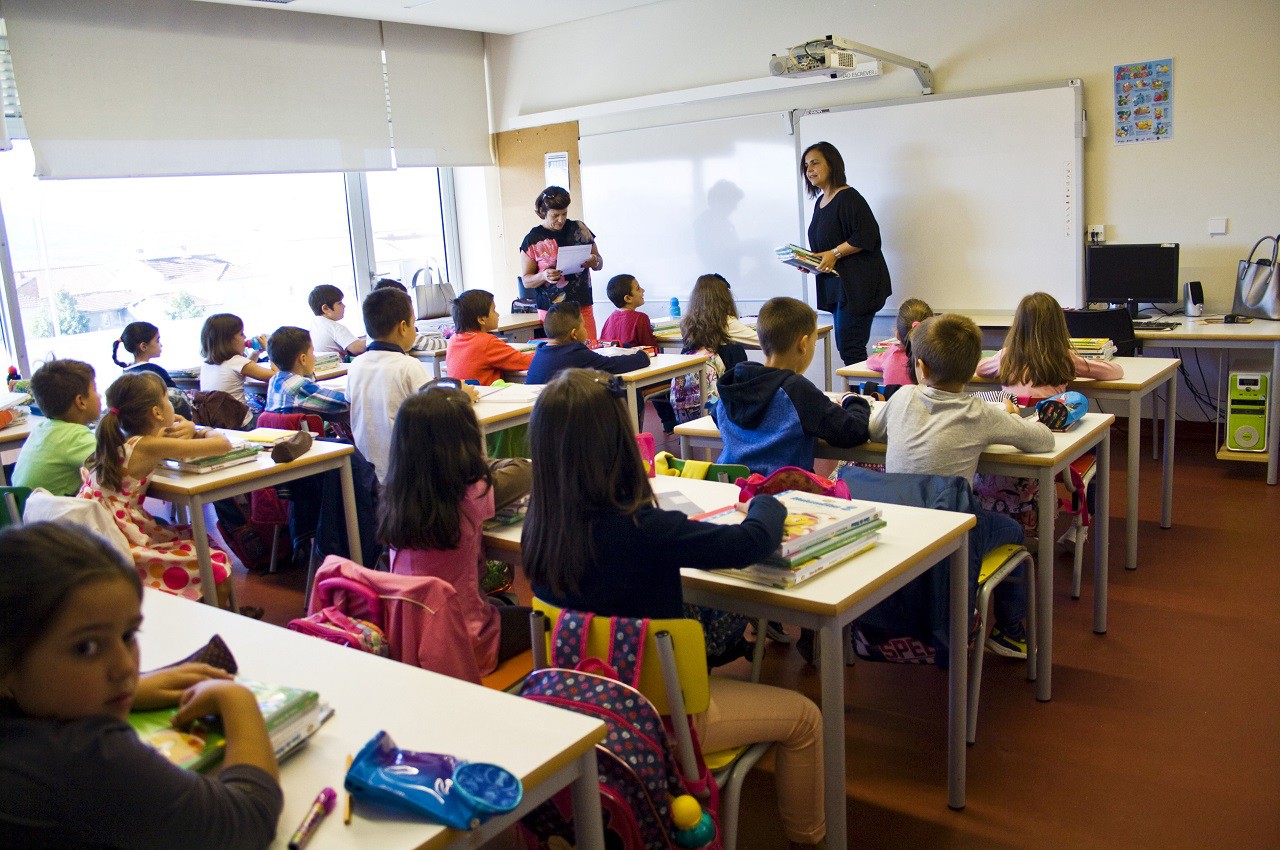 Alunos do 1º Ciclo recebem manuais escolares 