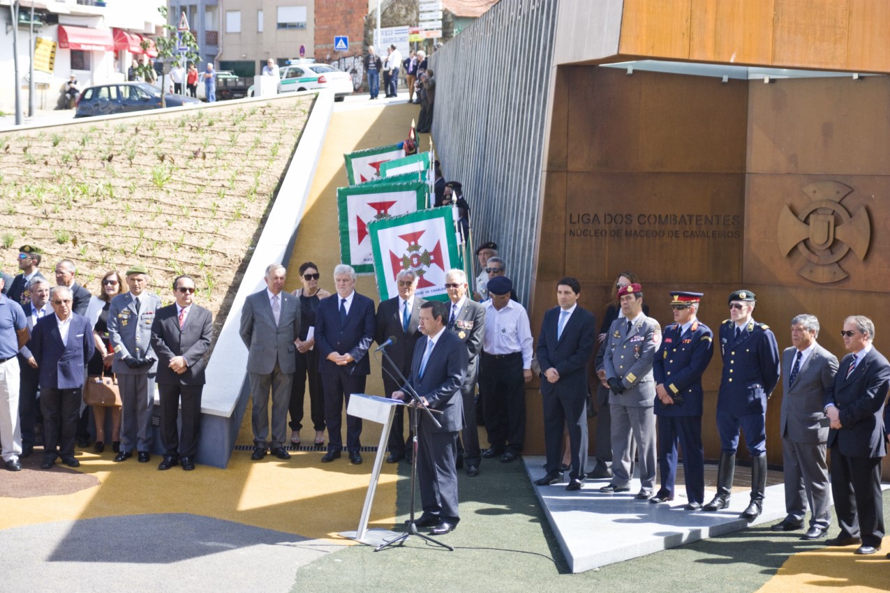 Praça dos Combatentes inaugurada ontem em Macedo